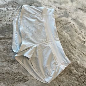 Lulu Lemon Speed Up 2.5” Shorts